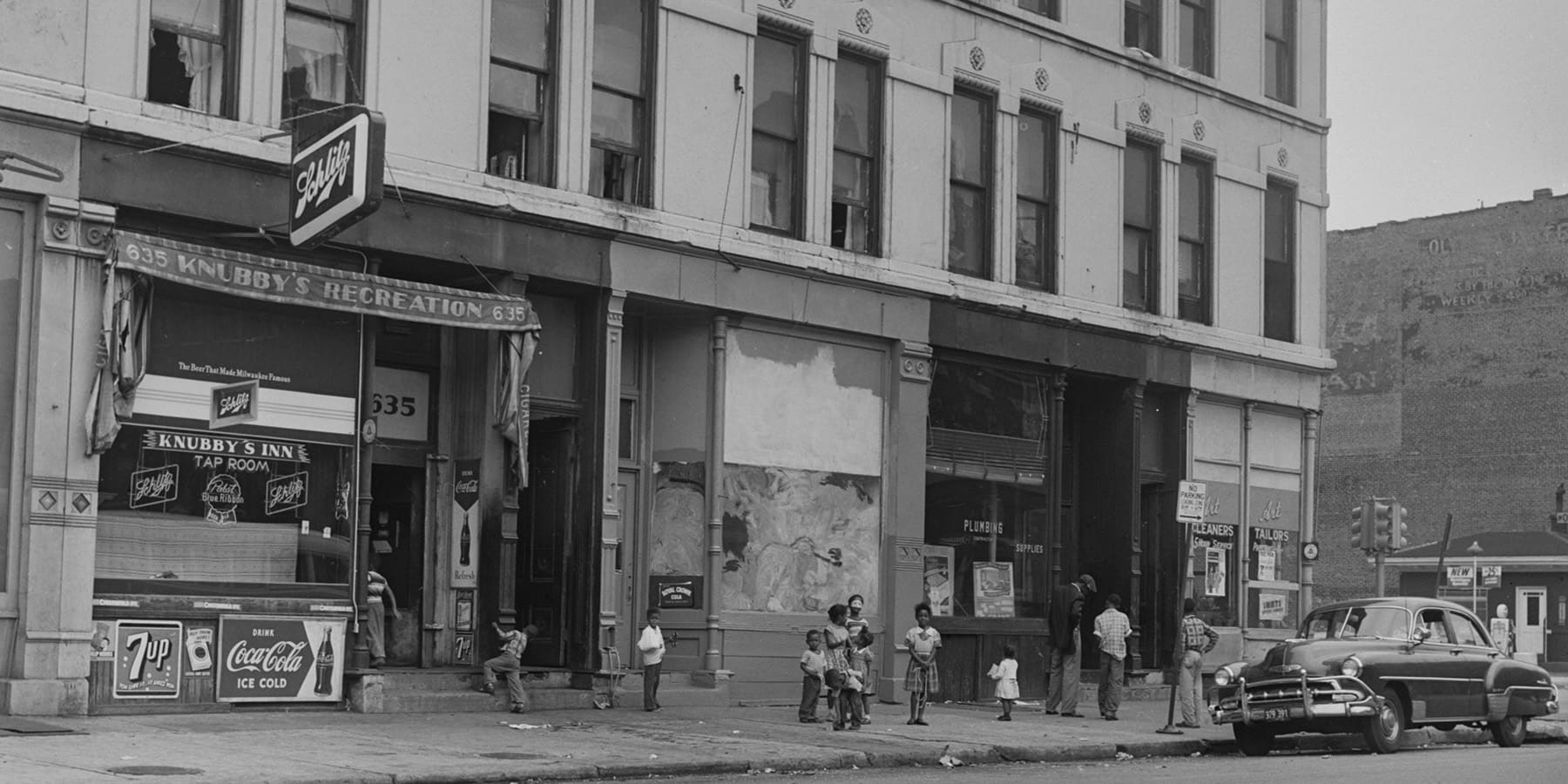 Wells Street in the La Clark barrio on Chicago’s Near North Side in 1954
