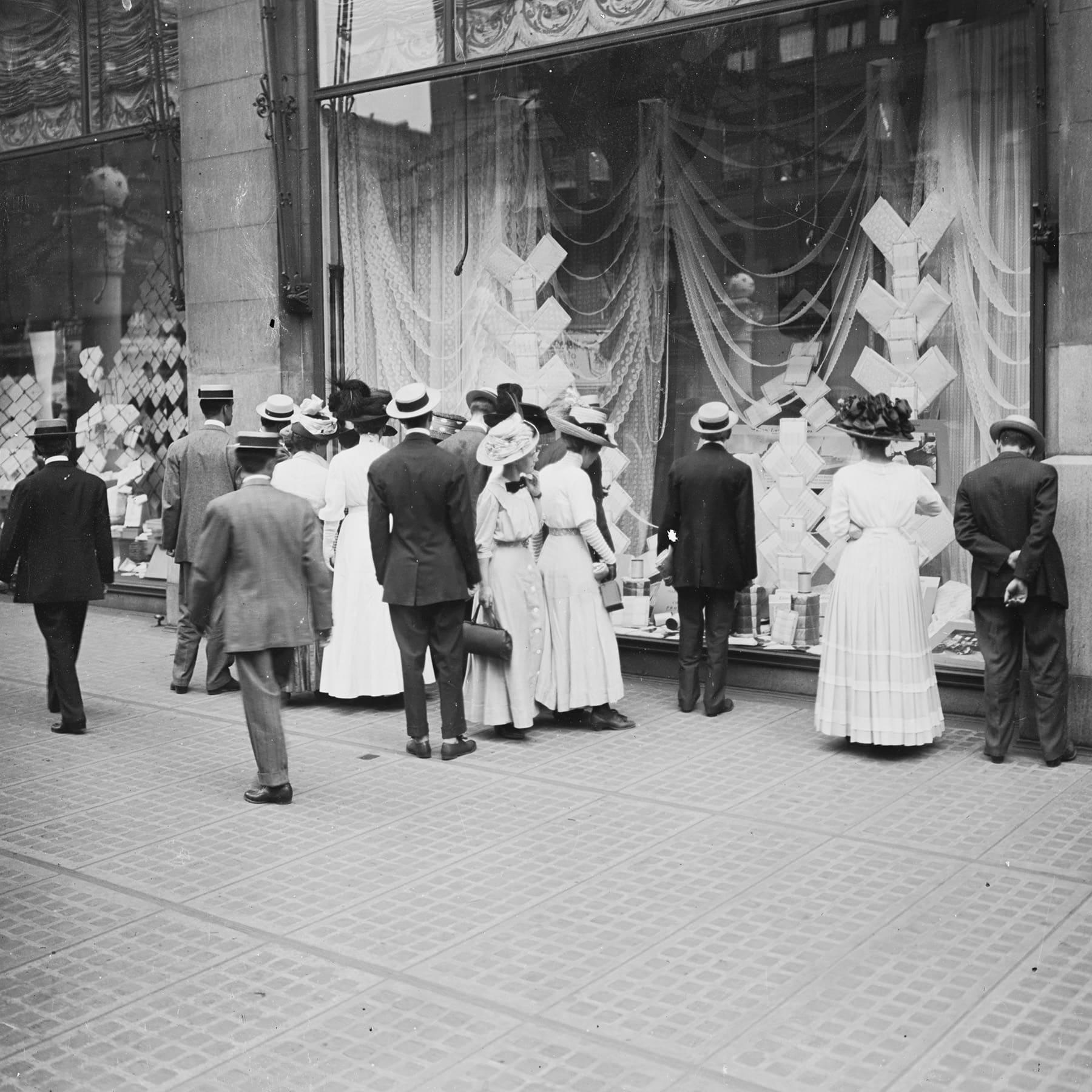 Window shoppers admire one of Marshall Field’s elaborate displays in 1910