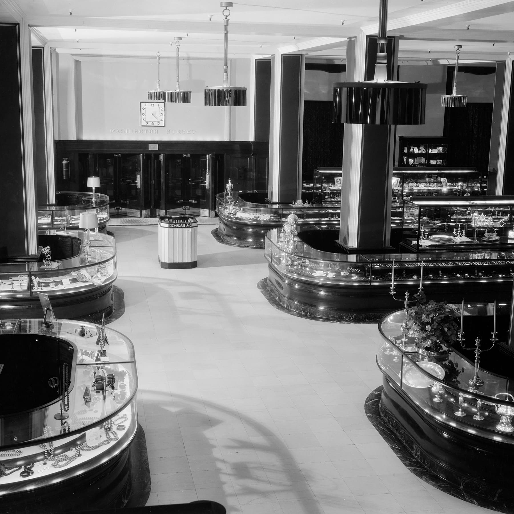 The first-floor sales floor at Marshall Field’s in 1933