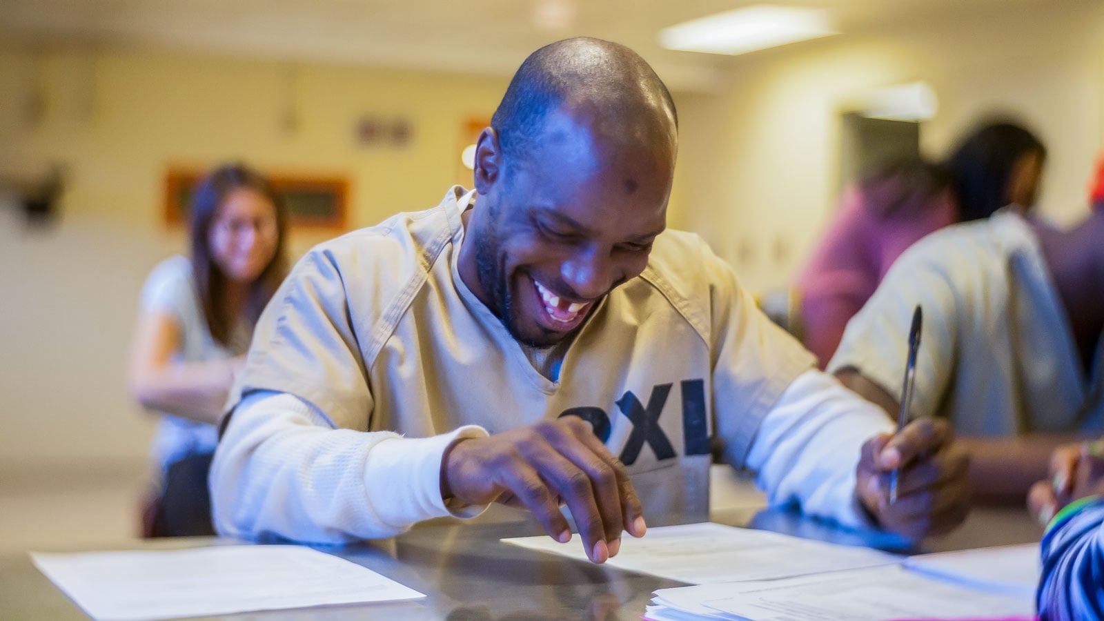 Prisoner fills out a form