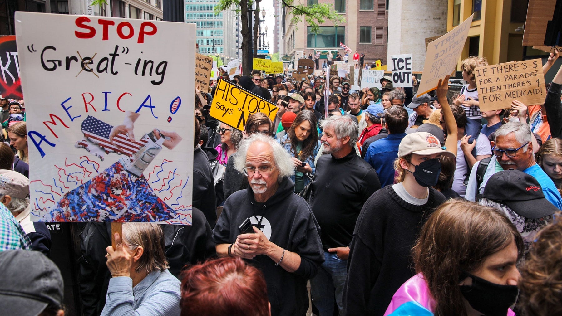 Protesters gather in downtown Chicago for a “No Kings” protest on June 14, 2025. (Michael Izquierdo / WTTW News) Protesters gather in downtown Chicago for a “No Kings” protest on June 14, 2025. (Michael Izquierdo / WTTW News)