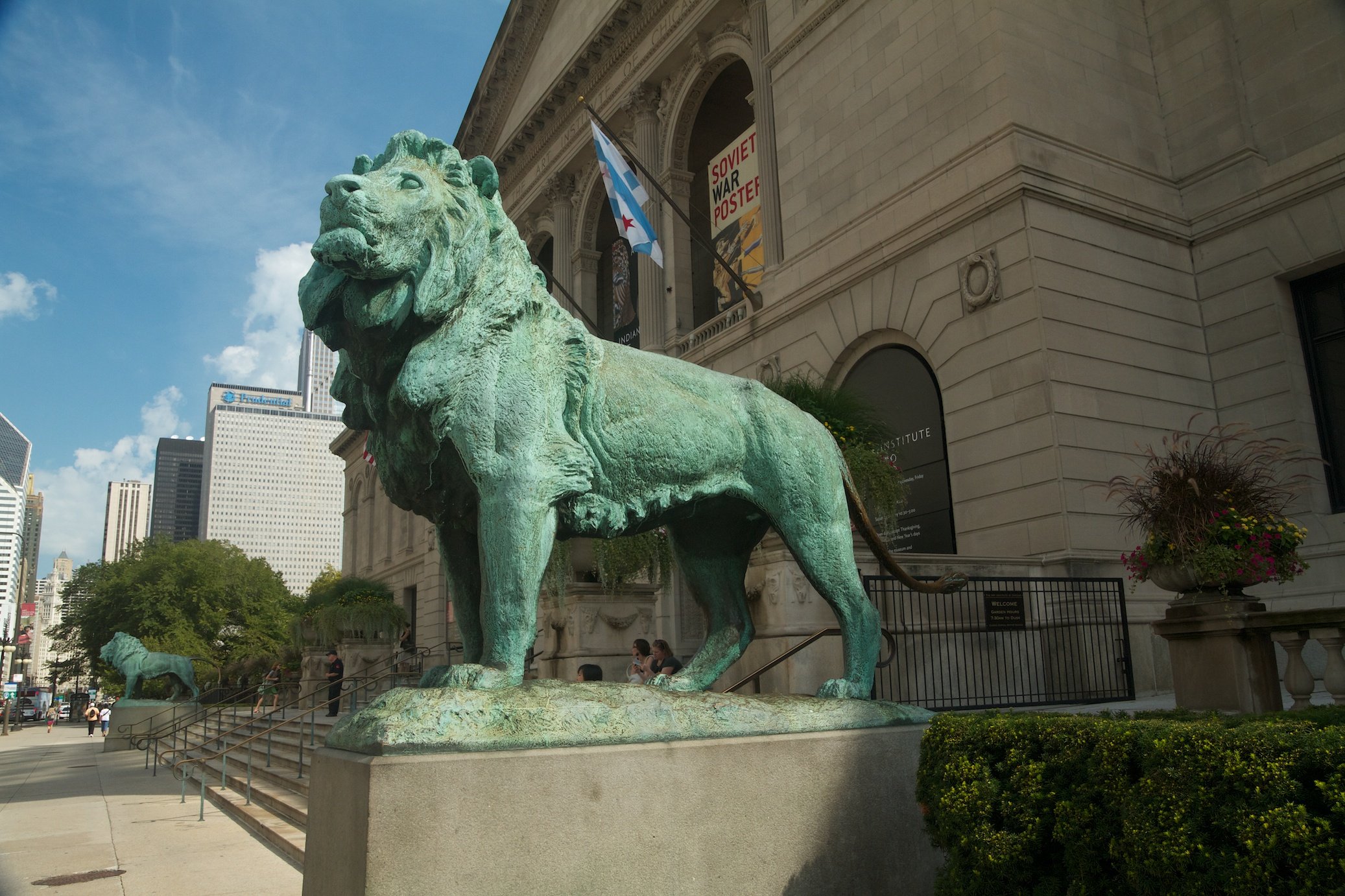 Kemeys’ lions stand sentry at the Art Institute of Chicago. Photo credit: Alan Brunettin
