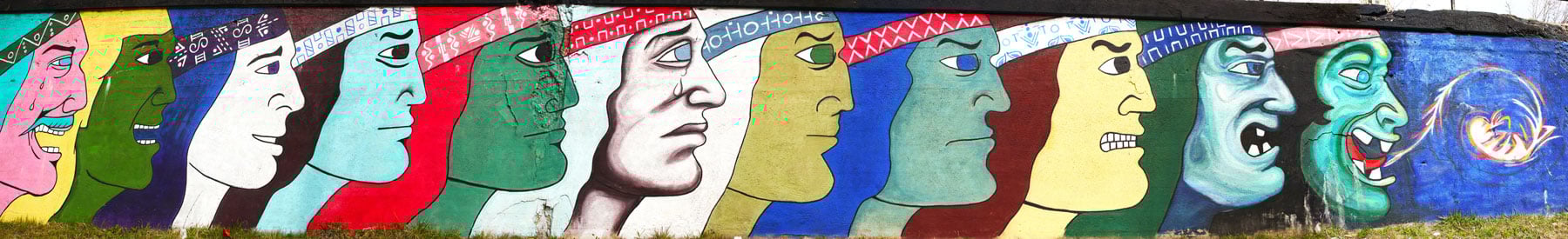 Aurelio Diaz created <em>Galeria del Barrio</em> in 1976; in 2016, Sam Kirk restored it with the support of the Chicago Public Art Group.