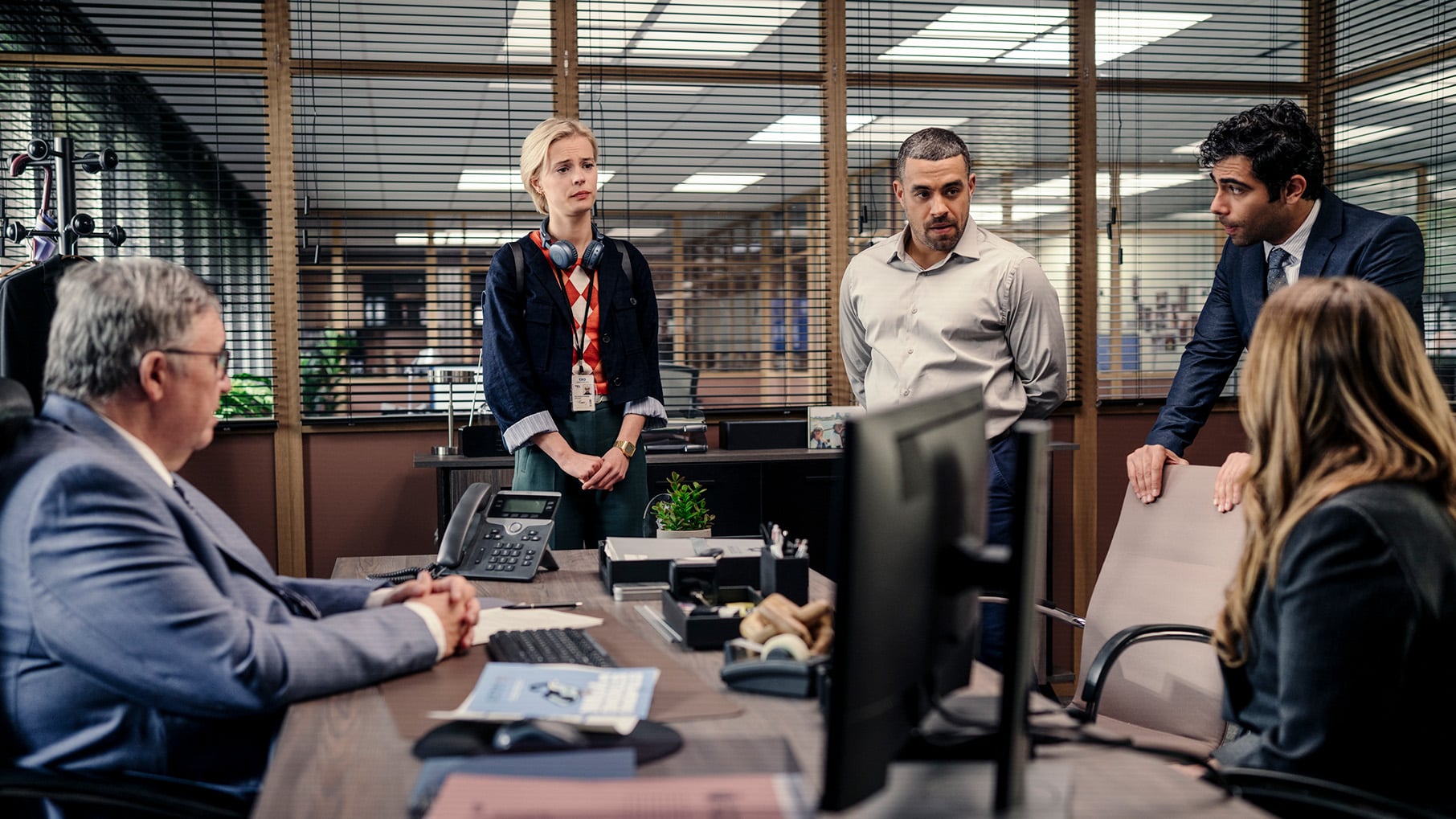The team of detectives gathers in Baxter's office