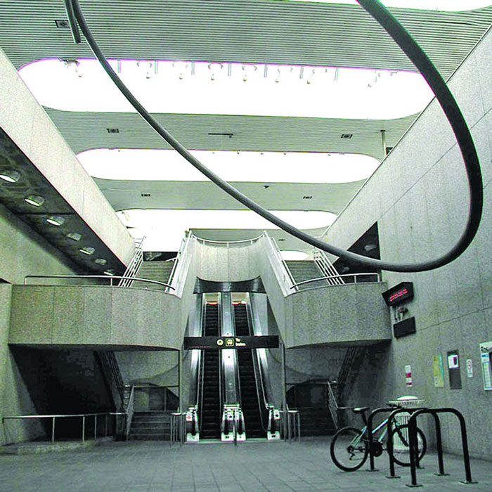 River Road Ring, Martin Puryear, 1985, Rosemont Blue Line Station Photo: Graham Garfield / Courtesy of the Chicago Transit Authority