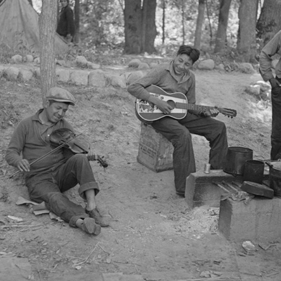 Migrant workers camp near Little Fork, Minnesota, 1937. Photo: Courtesy of Library of Congress/Russell Lee