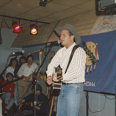 Garth Brooks at the Bluebird Café, Nashville, c.1988. Photo: Courtesy of Amy Kurland
