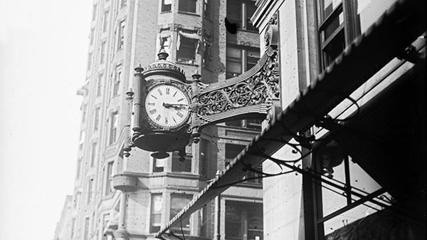 One of the Marshall Field’s clocks, pictured in 1908 Credit: DN-0053295, Chicago Daily News collection, Chicago History Museum A black and white photo of a clock on Marshall Field's