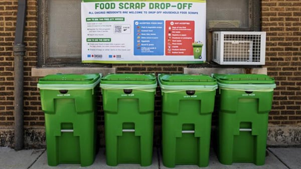 More than a dozen libraries will now serve as food scrap drop-off sites in Chicago. (Credit: City of Chicago) Four green food scrap bins in a Chicago alley