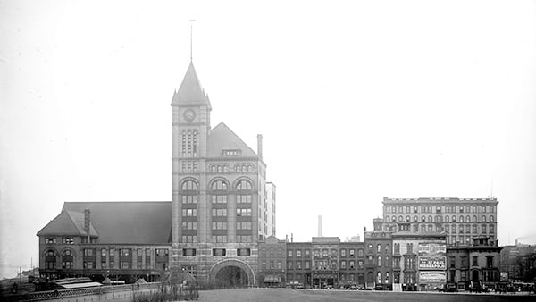 A building in a black and white photo