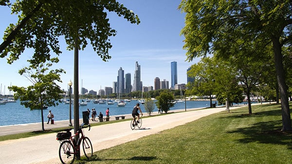 People on Chicago's lakefront trail
