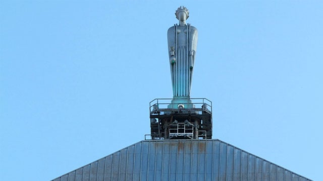 High atop the Chicago Board of Trade stands Ceres, the Roman goddess of agriculture. Photo credit: Alan Brunettin