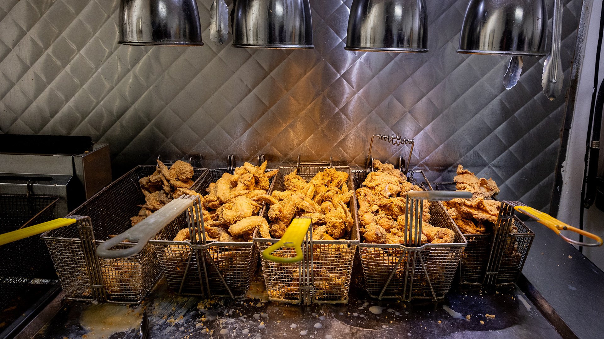 Harold's deep fryers loaded with chicken
