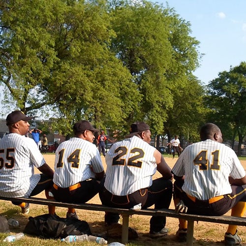 softball players
