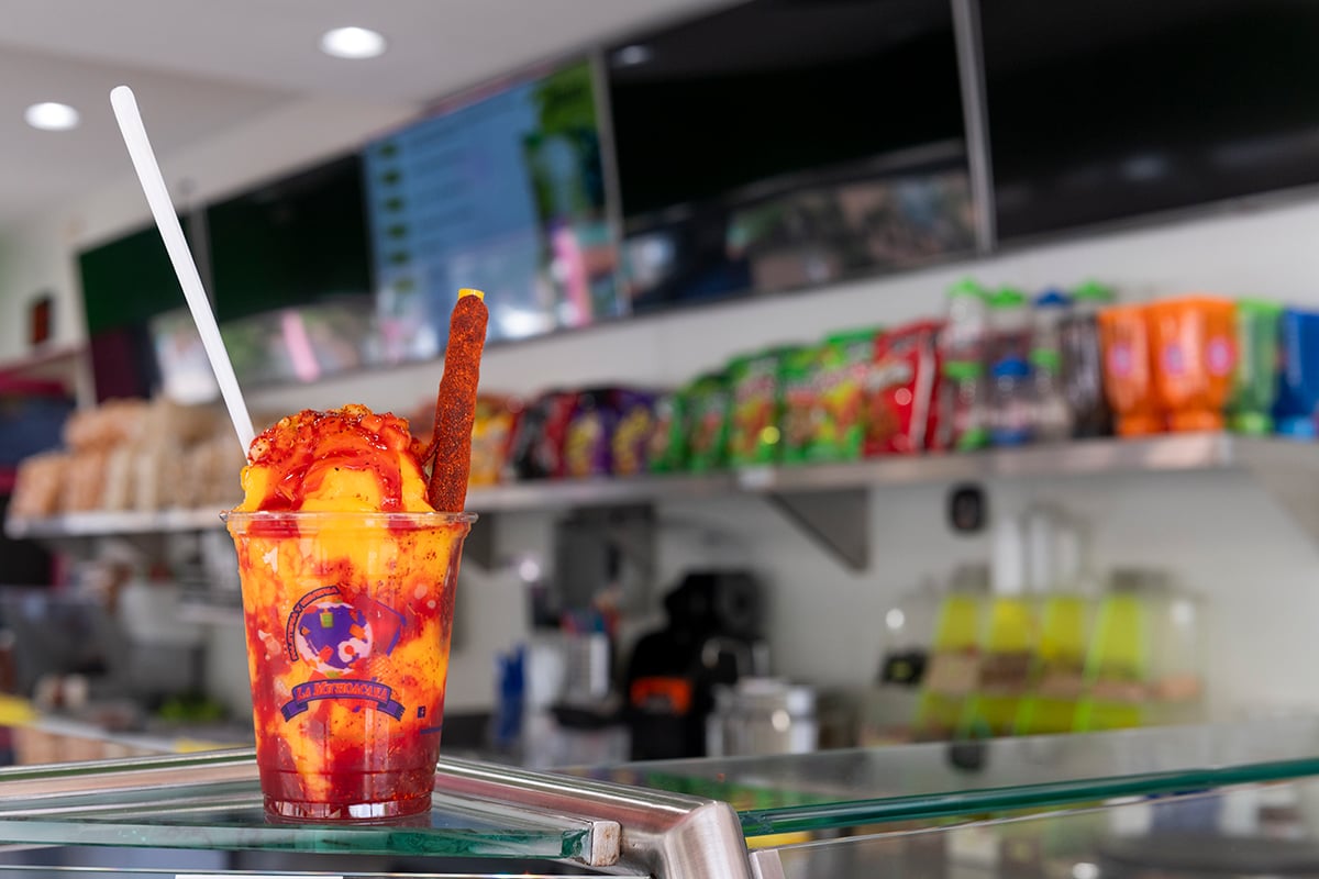 The sweet and spicy treat known as la mangoneada