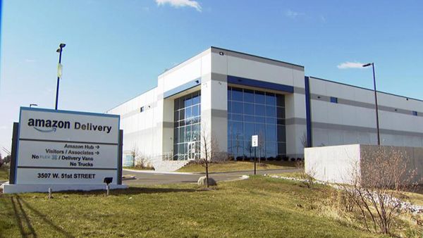 Amazon's Gage Park Warehouse (WTTW News) Amazon's Gage Park Warehouse (WTTW News)