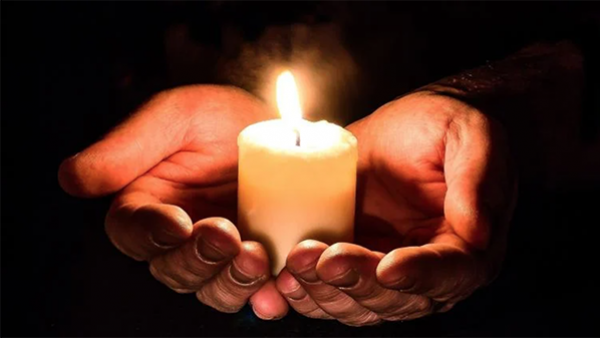 (Myriams-Fotos / Pixabay) Hands holding a small candle (Myriams-Fotos / Pixabay)