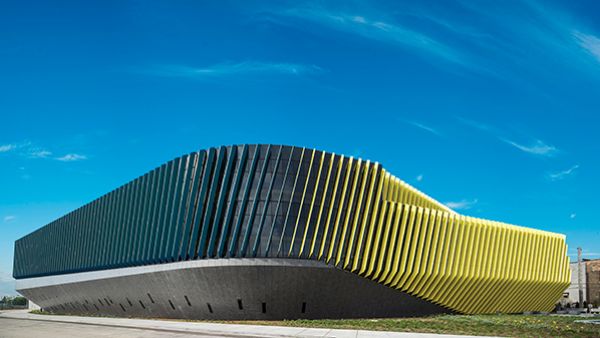 Northeastern Illinois University's El Centro campus, designed by JGMA, is brilliantly visible from the Kennedy Expressway. Photo: Courtesy JGMA Northeastern Illinois University's El Centro, designed by JGMA