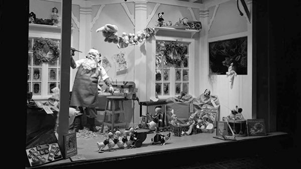 A 1943 Marshall Field's holiday window display shows Santa in his workshop. Image: HB-07690-D, Chicago History Museum, Hedrich-Blessing Collection A 1943 Marshall Field's holiday window display shows Santa in his workshop. Image: HB-07690-D, Chicago History Museum, Hedrich-Blessing Collection
