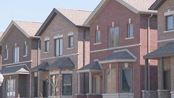 (WTTW News) A row of houses in Chicago