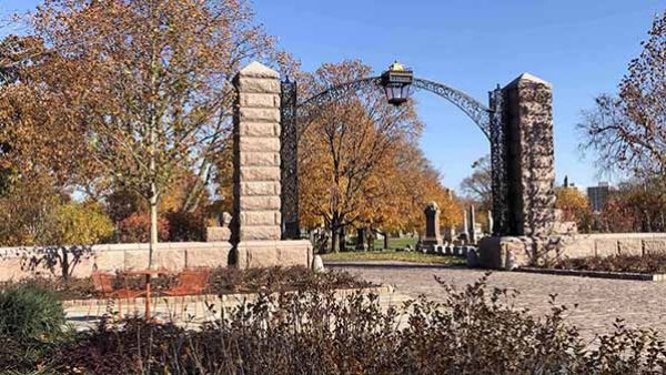 Graceland Cemetery’s new entry plaza is designed to lure people into the 120-acre green space. (Patty Wetli / WTTW News)