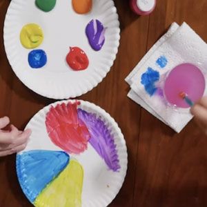 Turning paper plates into color changing chameleons.