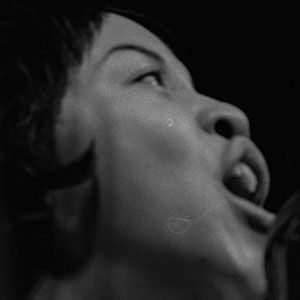 Mavis Staples singing with The Staple Singers at the second University of Chicago Folk Festival, in 1962. Photo: Chicago History Museum, ICHi-118846; Raeburn Flerlage, photographer