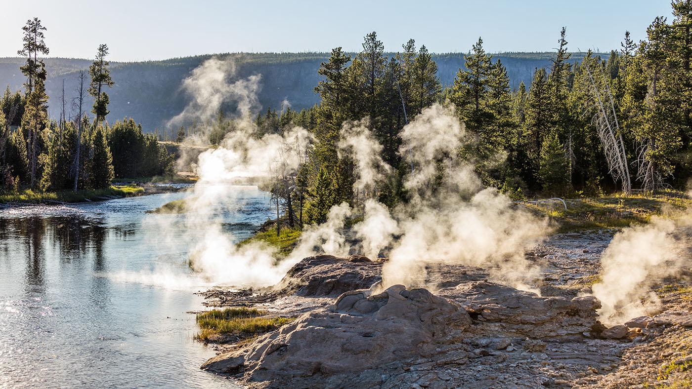 Geysers in Yellowstone National Park. Photo: Roman Khomlyak / Shutterstock.com