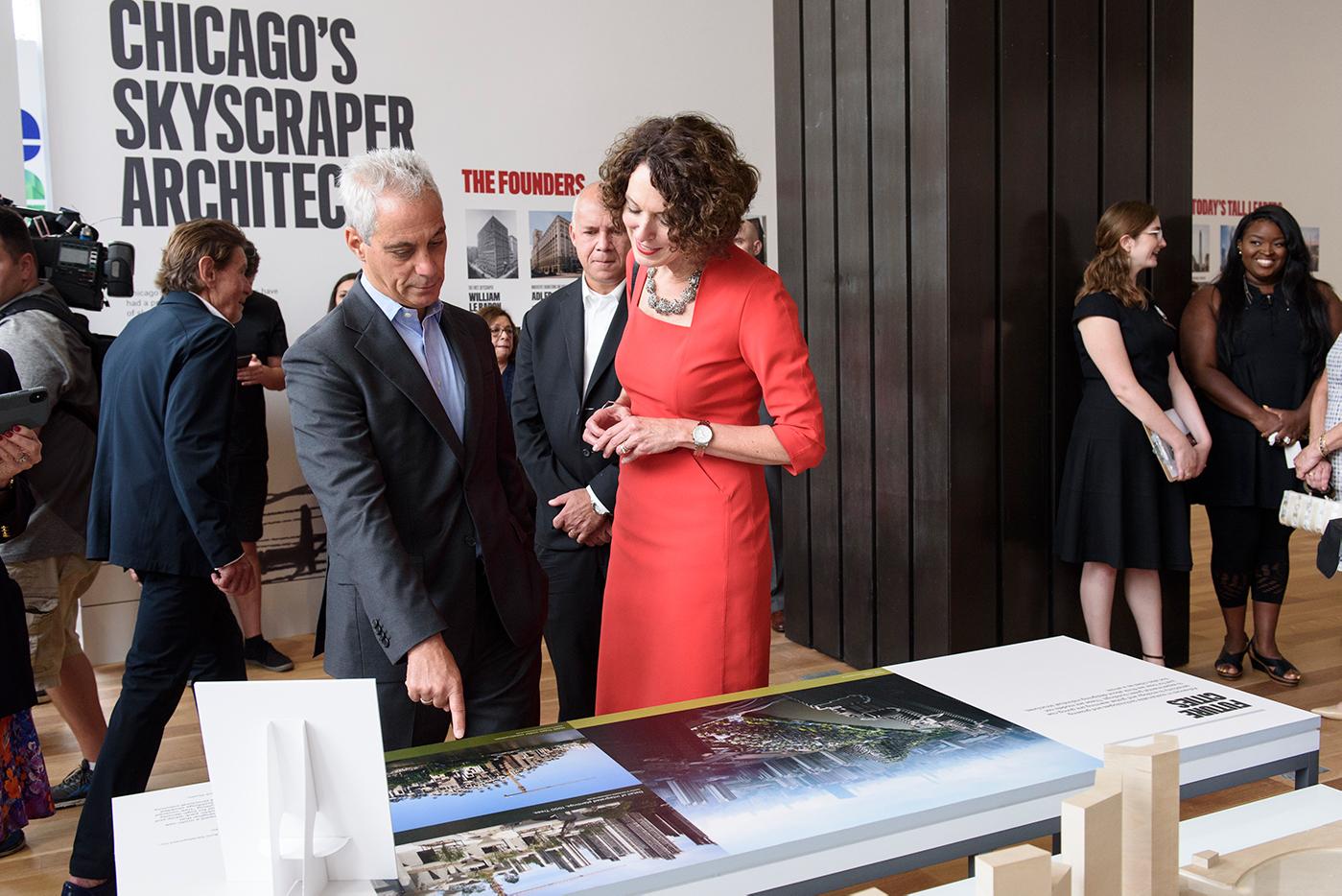Mayor Rahm Emanuel and CAC President Lynn Osmond look at the Center's exhibit on Chicago's place in architecture. Photo: Courtesy CAC