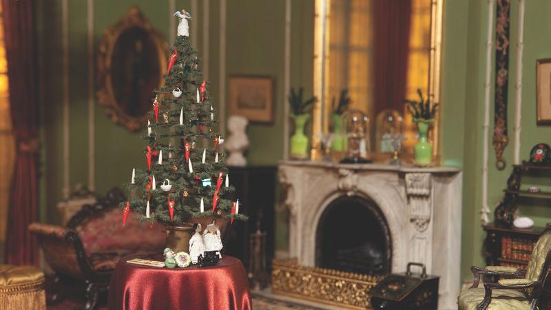 Mrs. James Ward Thorne. E-14: English Drawing Room of the Victorian Period, 1840–70 (detail), about 1937. Gift of Mrs. James Ward Thorne. Photo: Art Institute of Chicago