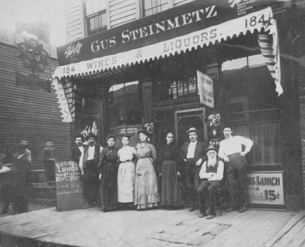 A saloon in downtown Chicago in 1898. Photo: Chicago Historical Society
