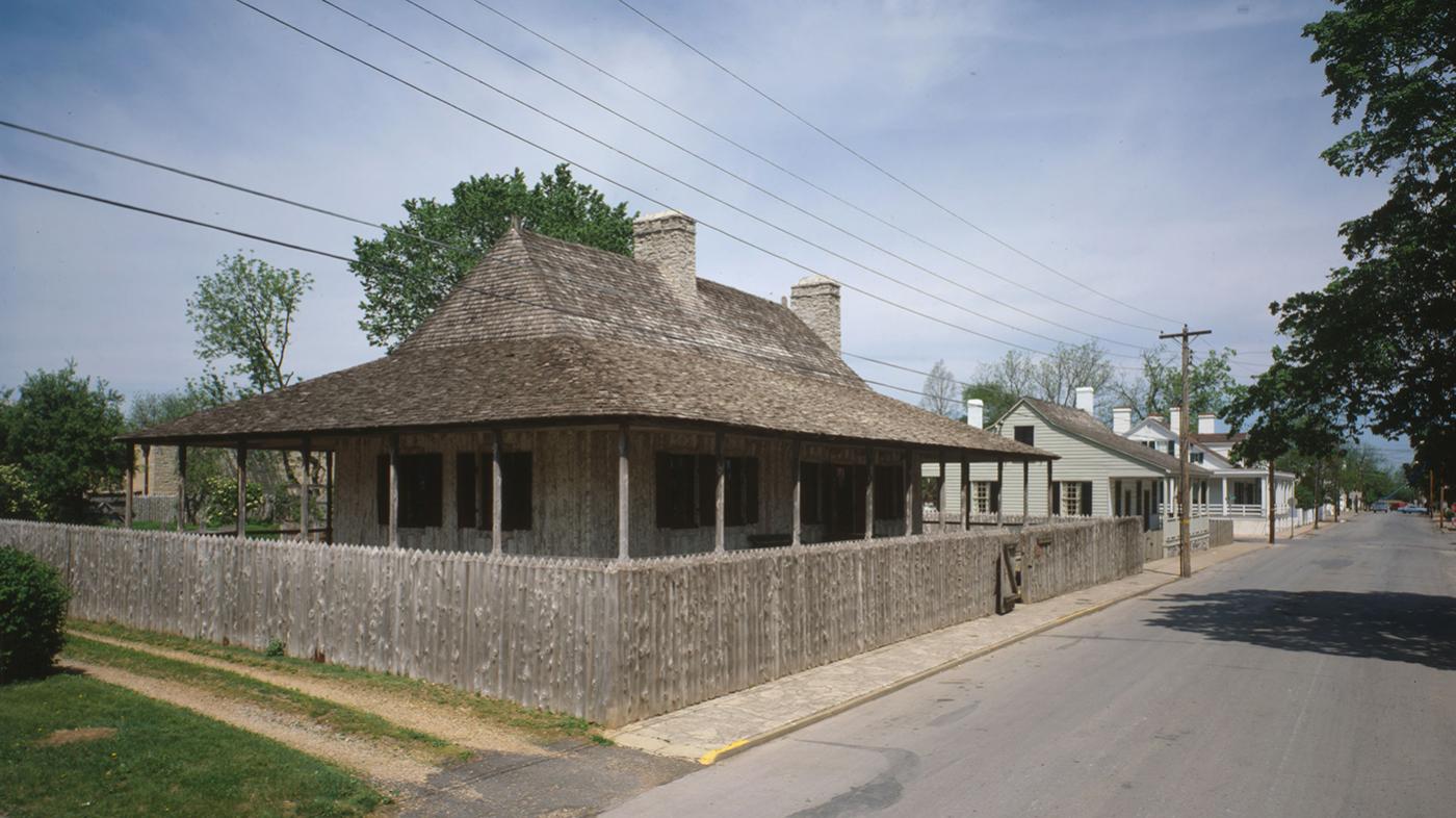 A "French Creole Colonial" style house in Ste. Genevieve, Missouri. Photo: Library of Congress, Prints & Photographs Division, MO-1105