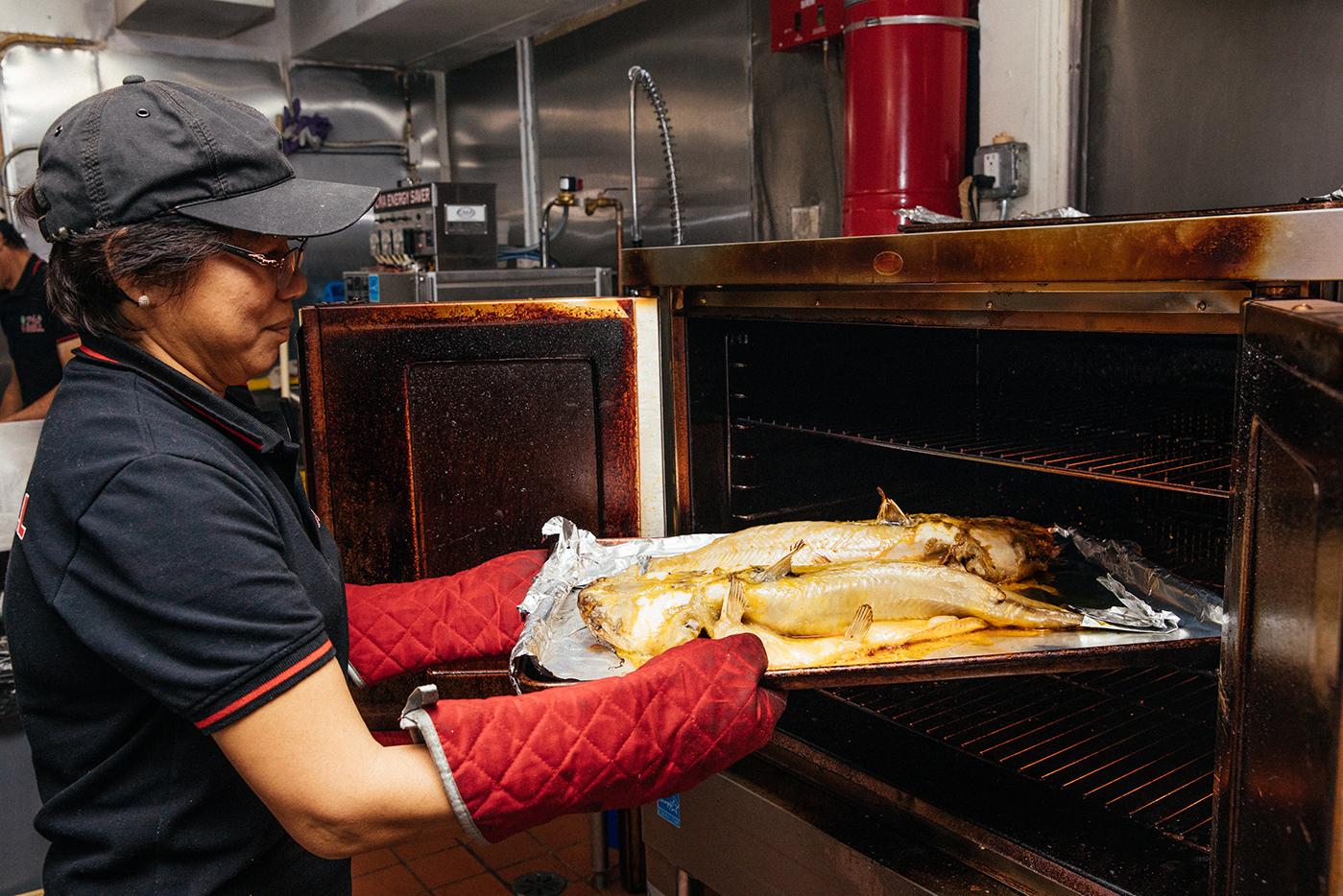 Catfish roasting at Chicago's LC Pho n Grill. Photo: Sandy Noto for WTTW