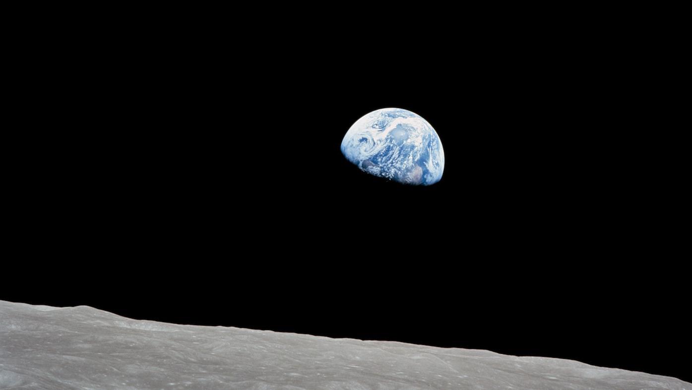 Apollo Earthrise. 