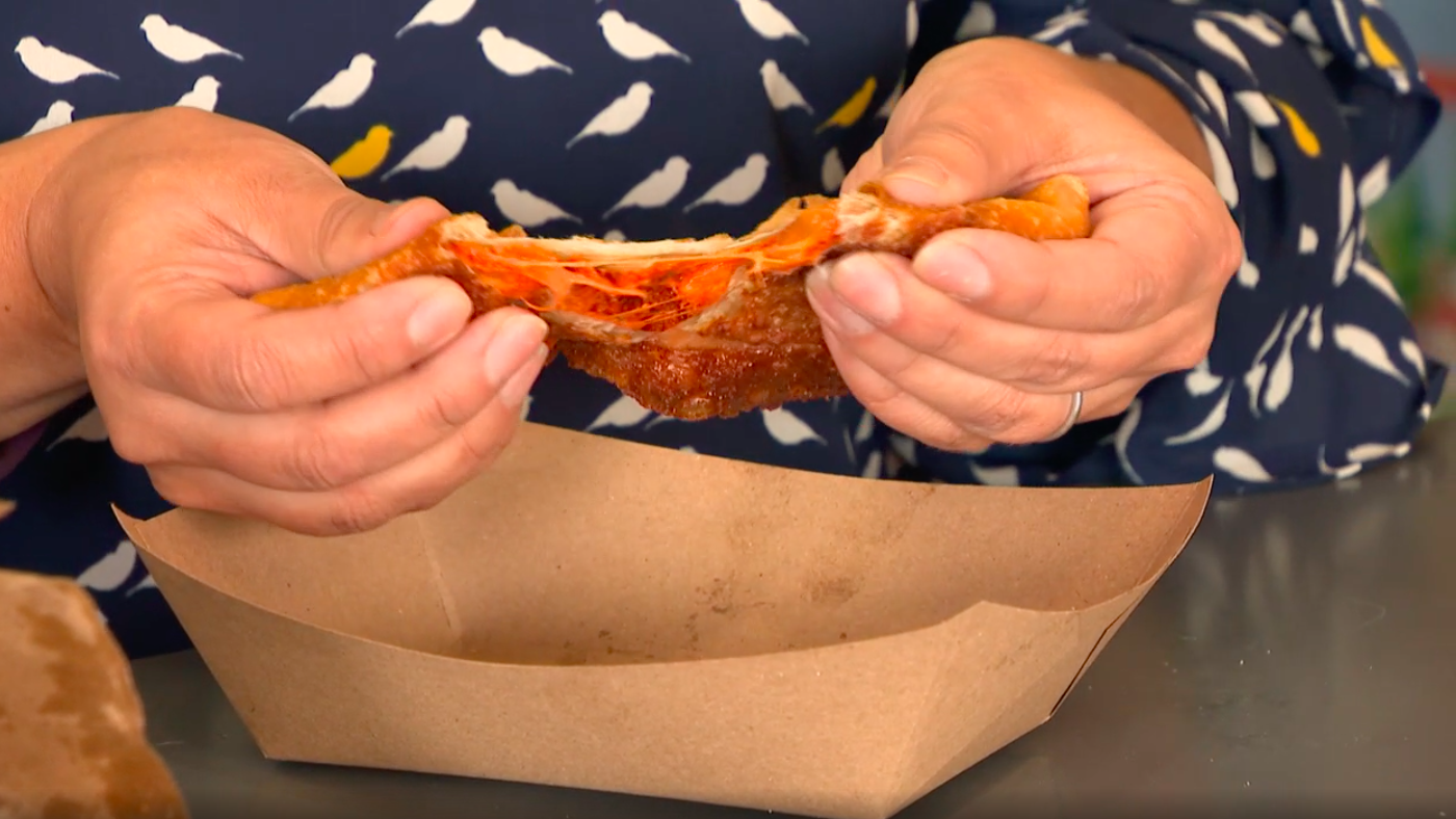 A pizza puff