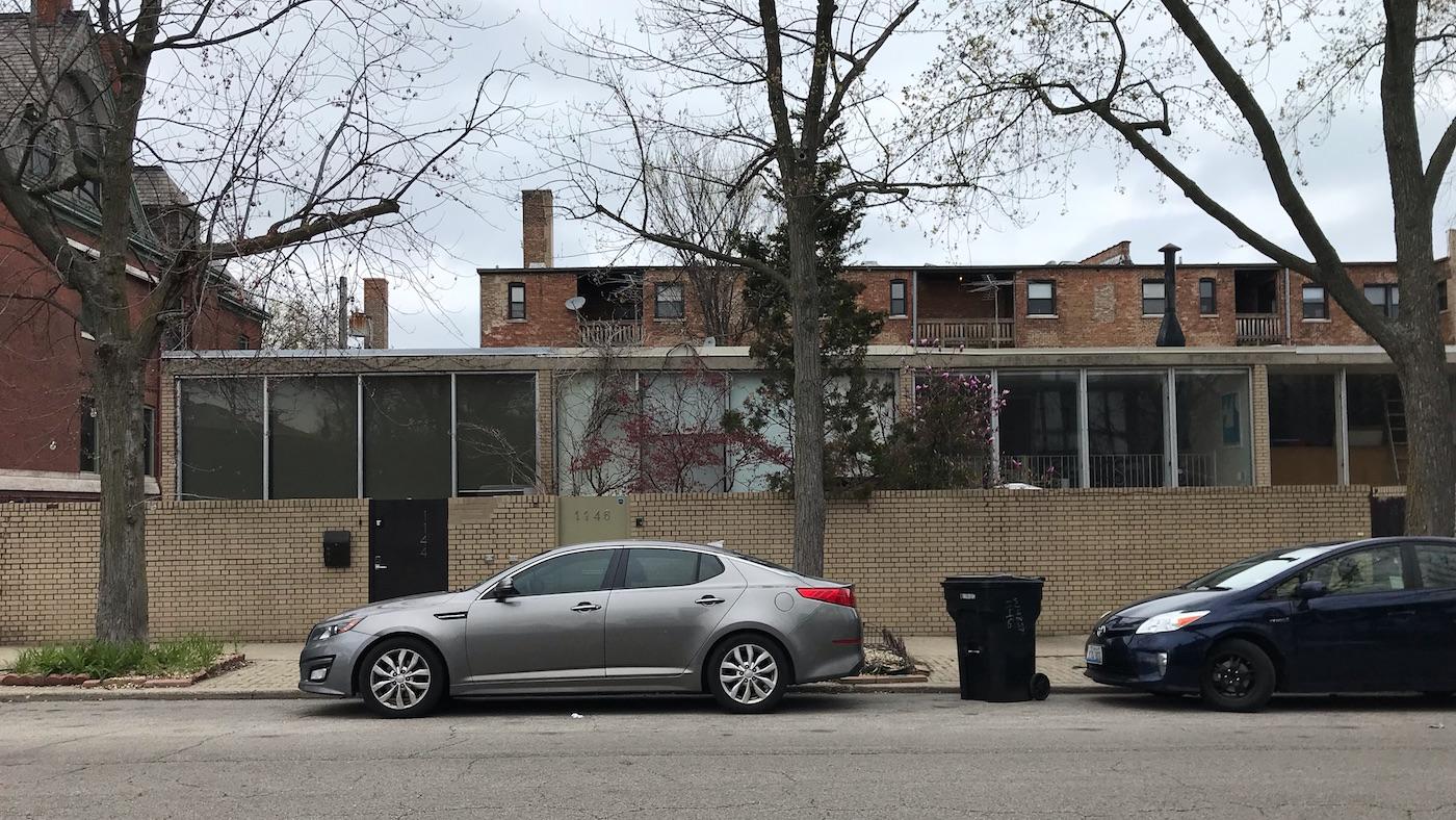 Townhomes designed by Y.C. Wong on 48th Street in Kenwood. Photo: WTTW