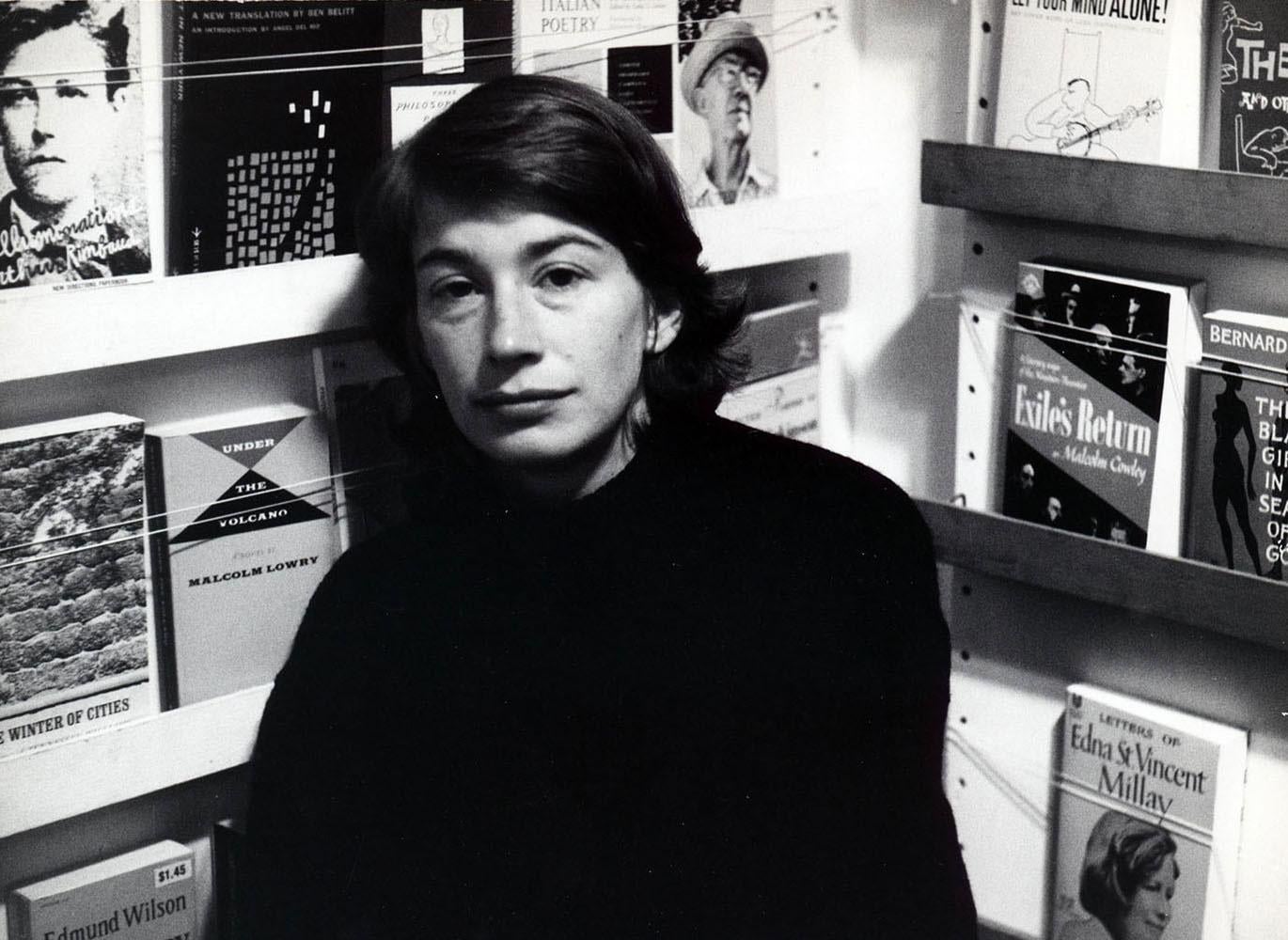 Mary Oliver in bookstore