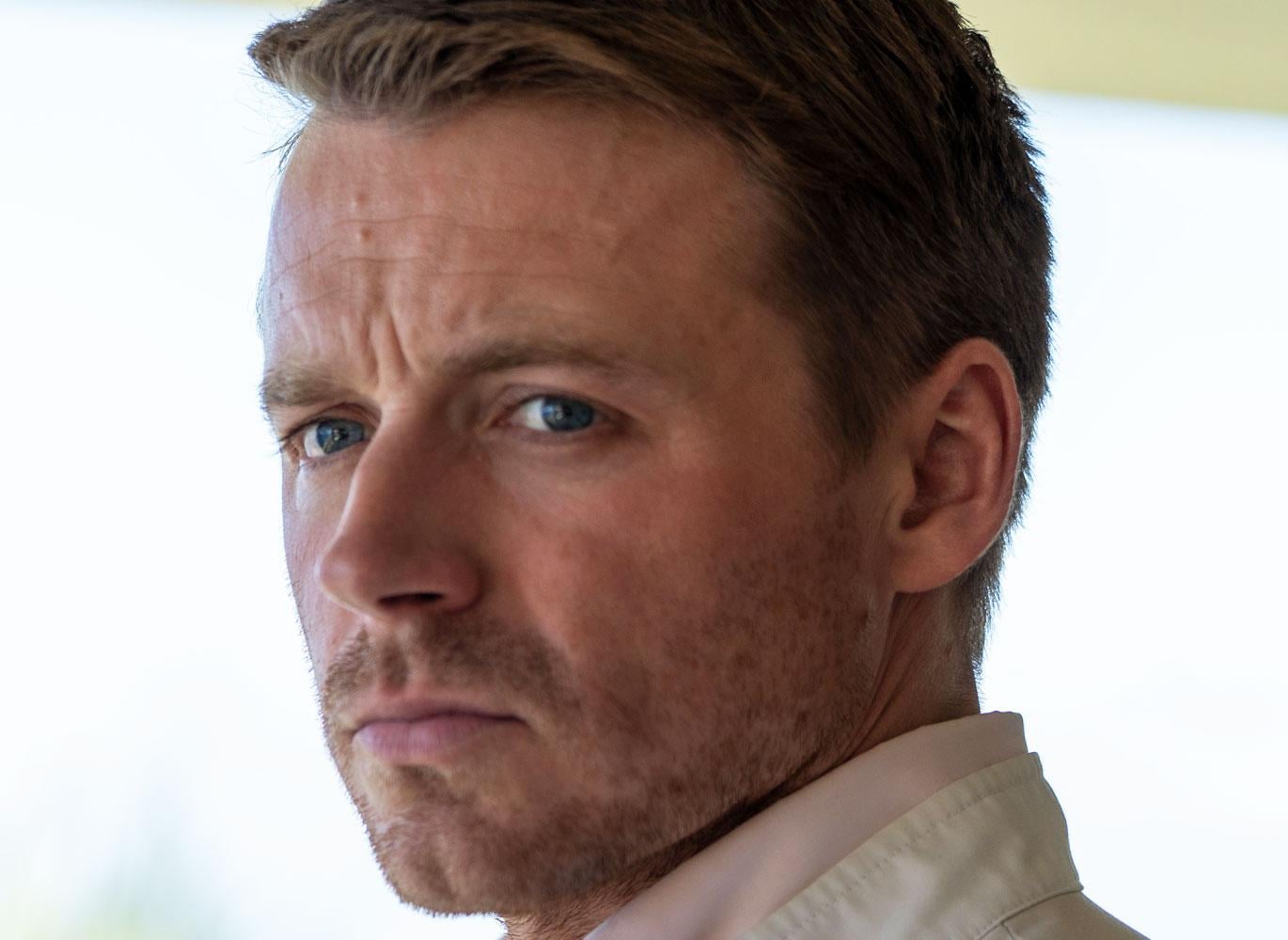Jack Lowden as Kenneth Noye