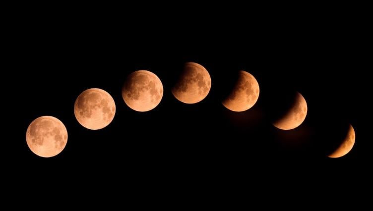 How and When to See the Lunar Eclipse Tonight in Chicago