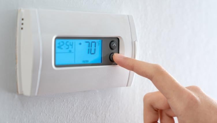 Rising Gas Bills Could Exacerbate Hardships for Chicagoans This Winter, Consumer Advocates Warn