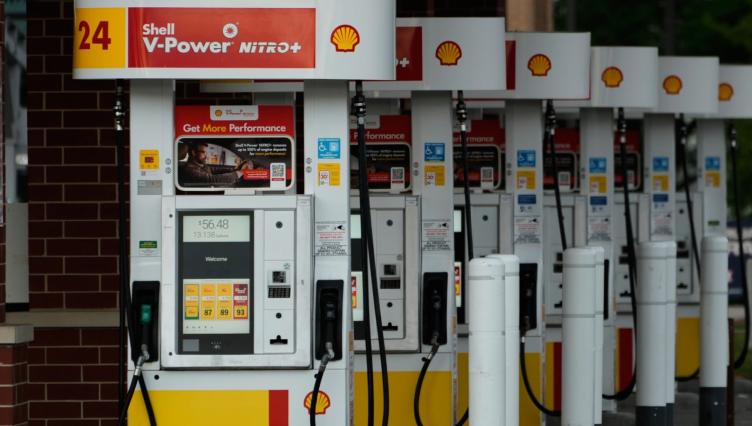 US Gas Prices Back Up to an Average of $4 a Gallon Nationwide, $4.35 in Cook County as Iran War Heats Up