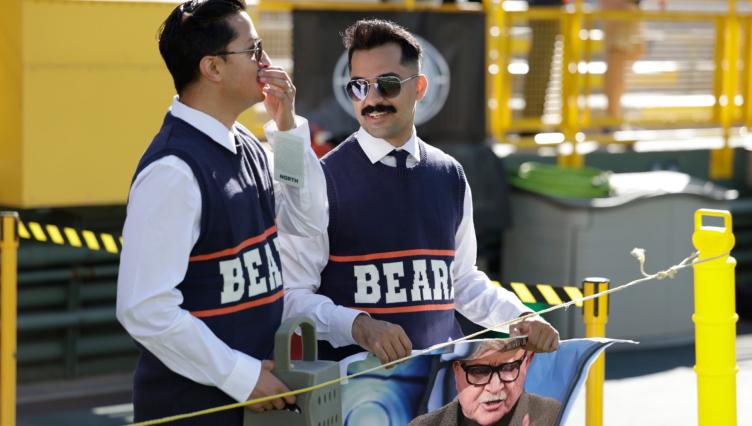 Bears-Packers Game Features Tributes to Mike Ditka on the Field and in the Stands