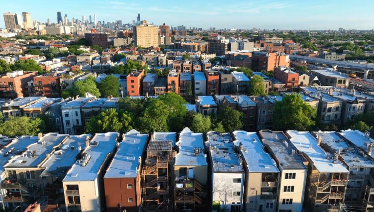 As Organizations Help Chicagoans Navigate High Cost of Living, New Survey Finds 43% of Residents Just Getting By