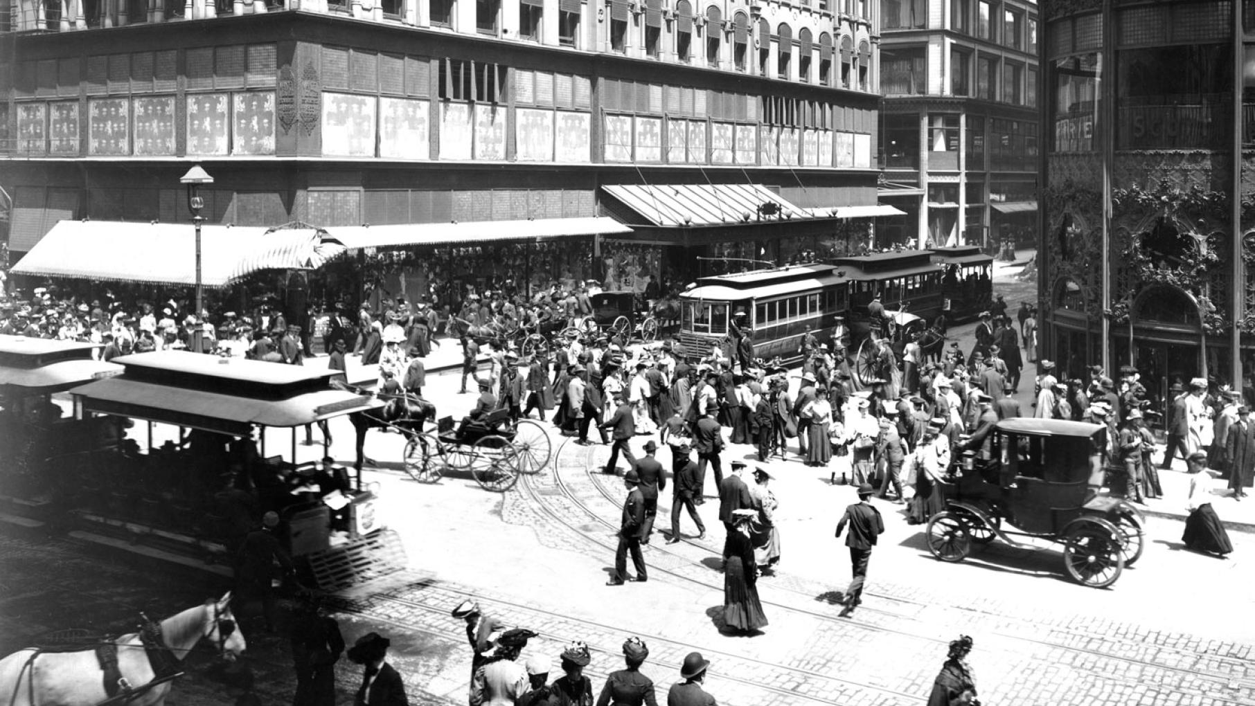 Various forms of transit in 1904 at State and Madison Streets, with two cable car trains. (Courtesy of Chicago Transit Authority) Various forms of transit in 1904 at State and Madison Streets, with two cable car trains. (Courtesy of Chicago Transit Authority)