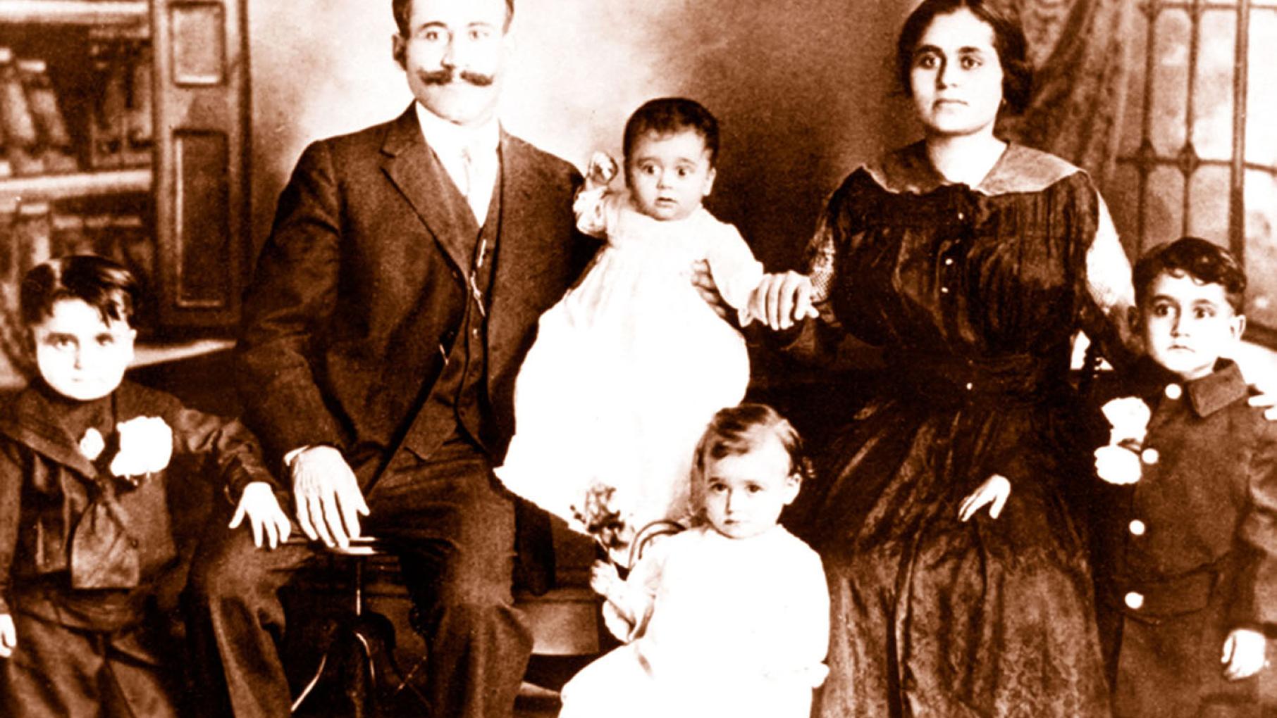 The Brohakan Family in Birmingham, Alabama, in 1923.
