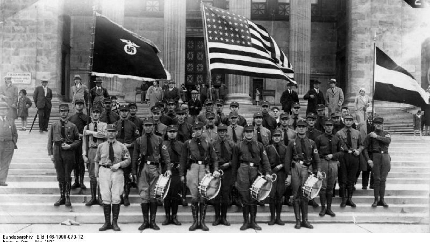 A demonstration for German Day in 1931 in front of the Field Museum. Photo: Bundesarchiv, Bild 146-1990-073-12 A demonstration for German Day in 1931 in front of the Field Museum. Photo: Bundesarchiv, Bild 146-1990-073-12