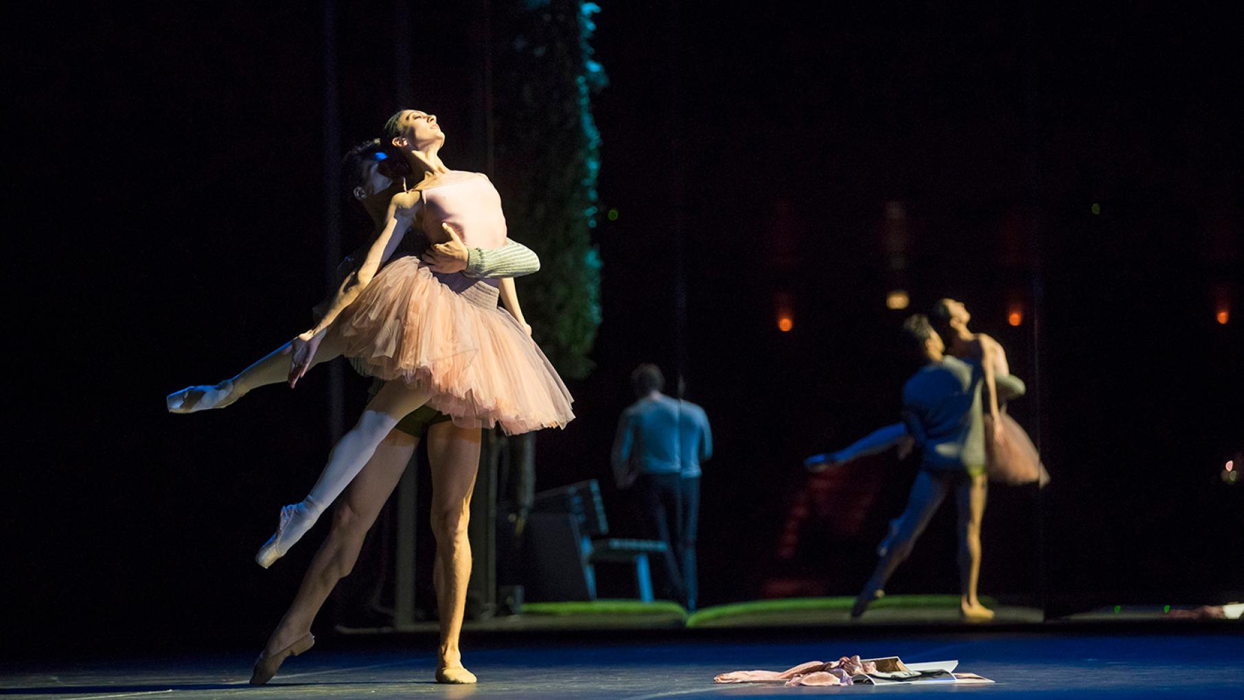 Victoria Jaiani and Temur Suluashvili of the Joffrey Ballet in Orphée et Eurydice from Lyric Opera of Chicago. Photo: Todd Rosenberg Photography