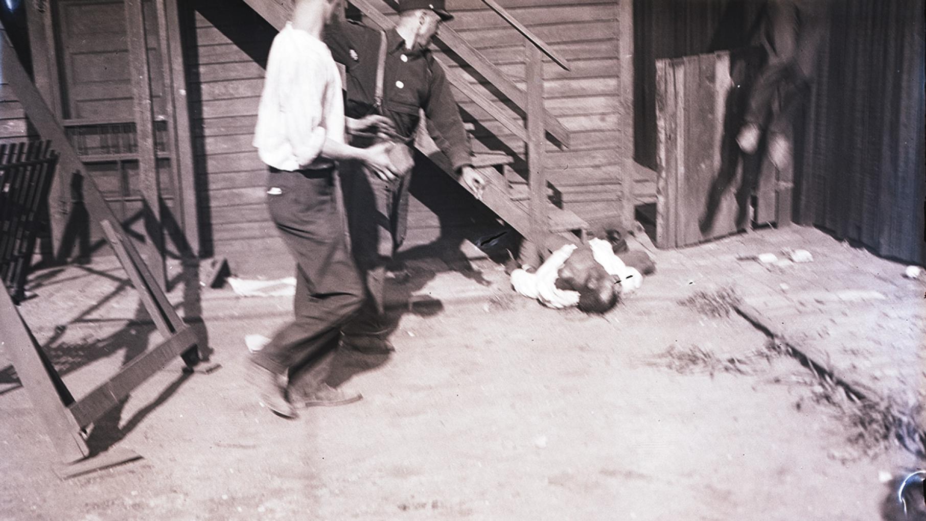 Violence against a black man during the 1919 Chicago race riot. Photo: Chicago History Museum / The Jun Fujita negatives collection Violence against a black man during the 1919 Chicago race riot. Photo: Chicago History Museum / The Jun Fujita negatives collection