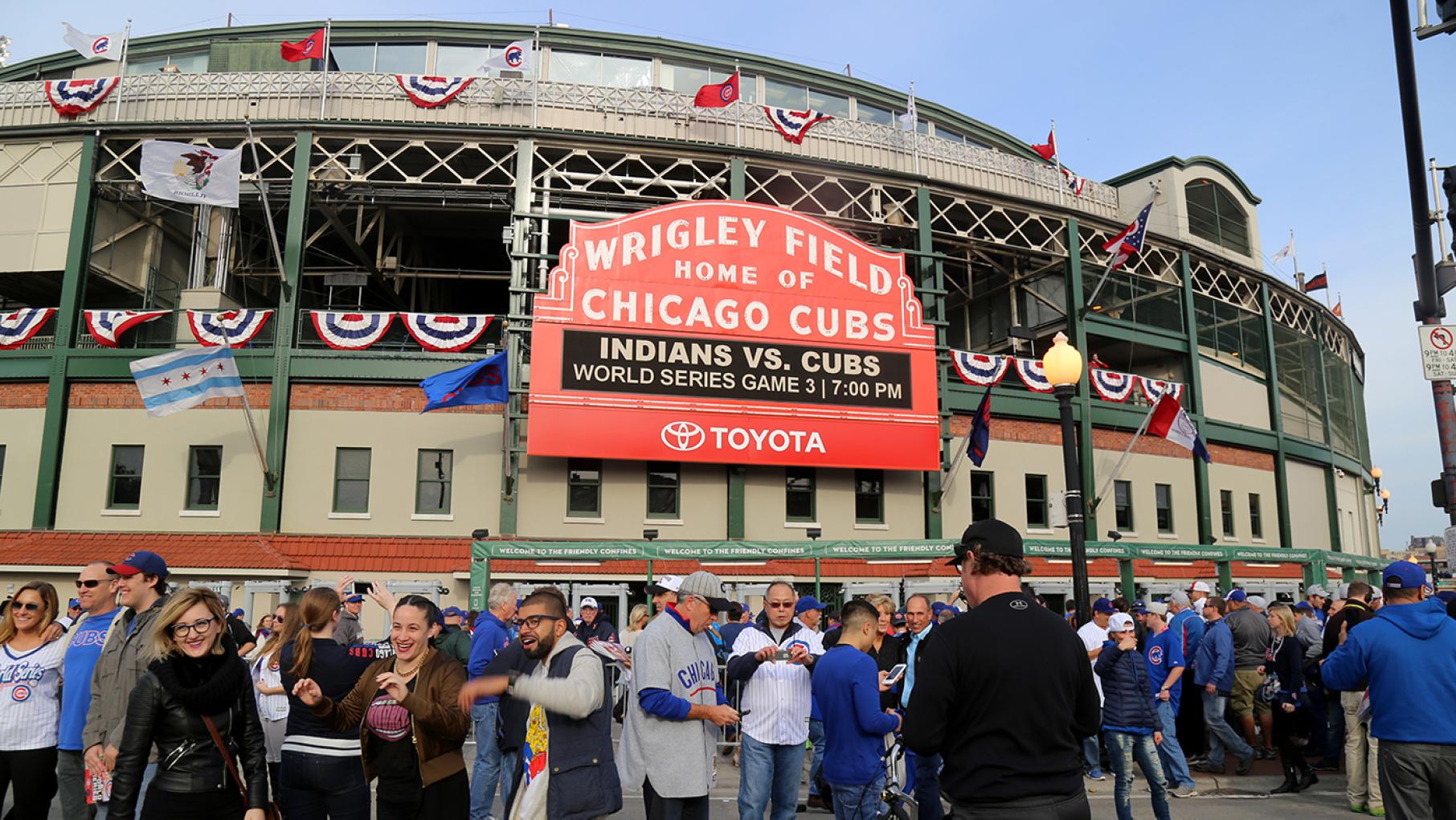 Fans congregate outside Wrigley Field before World Series Game 3 in 2016. Photo: Arturo Pardavila III via Wikimedia Commons
