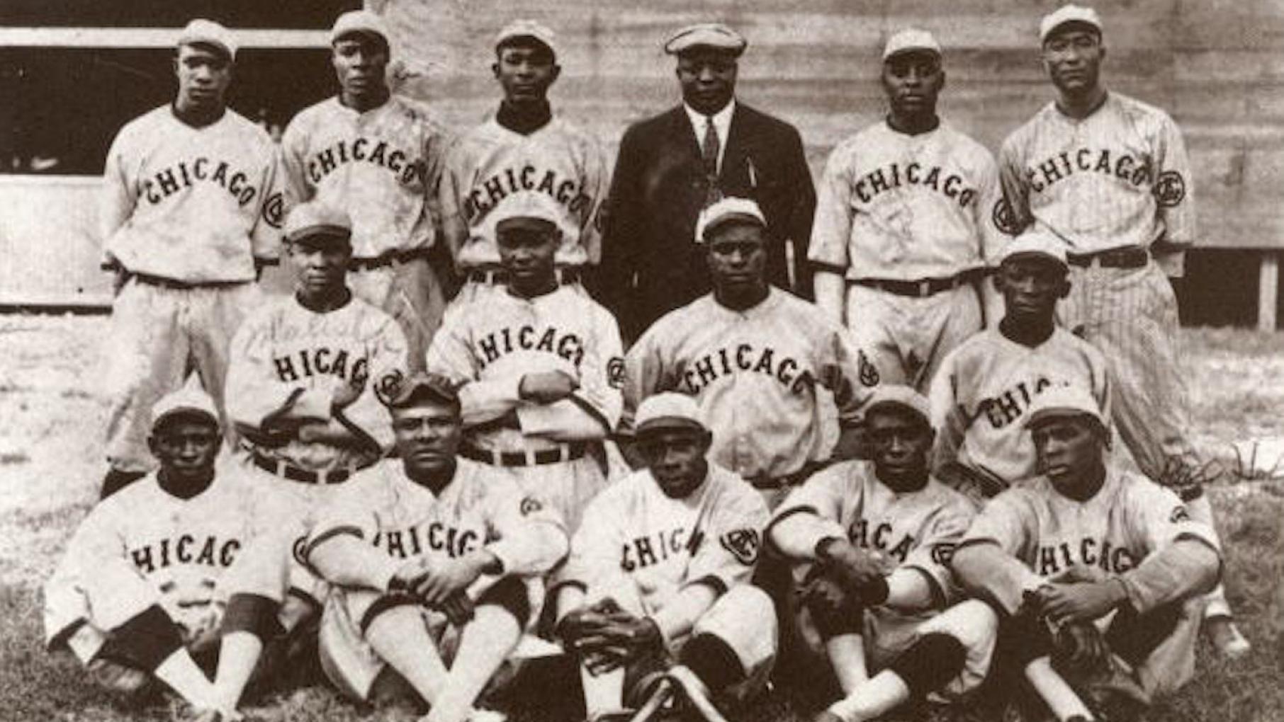 A team publicity photo for the Chicago American Giants in 1919. Rube Foster is at the center, in a suit. Photo: Wikimedia Commons A team publicity photo for the Chicago American Giants in 1919. Photo: Wikimedia Commons